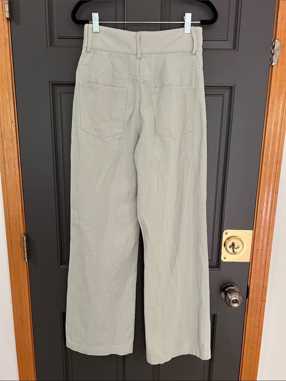 LE LIS She Means Business Pants in sage - Picture 8 of 11